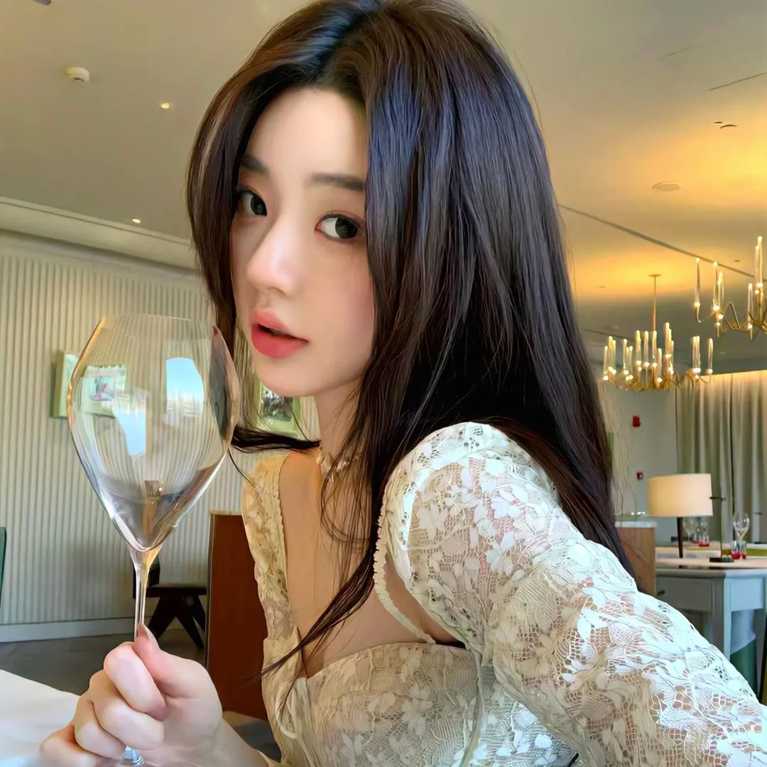 闪婚后!老公装穷装丑装植物人